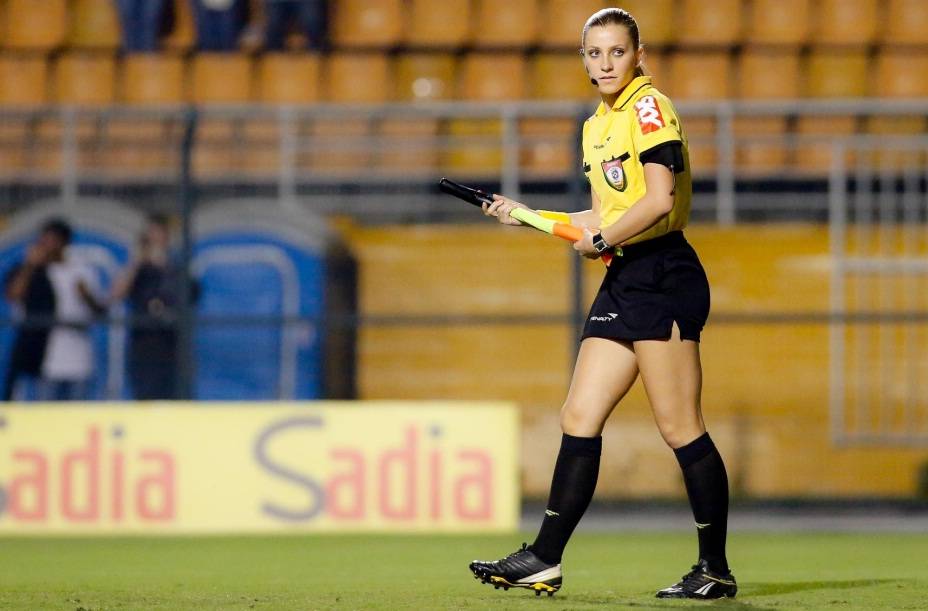 Central do apito: Fernanda Colombo comenta lances polêmicos do