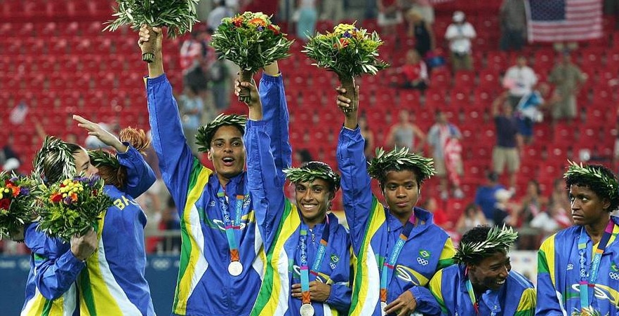 Futebol feminino olímpico completa 25 anos; relembre as participações do  Brasil - Dibradoras