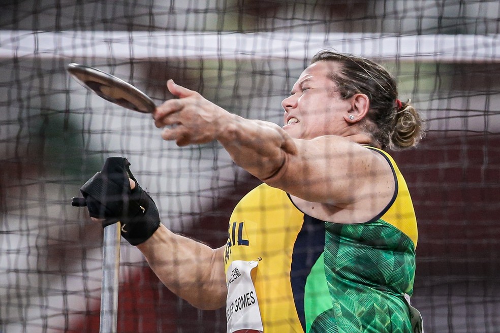 Em Tóquio, Beth Gomes quebra recorde mundial e conquista ouro no