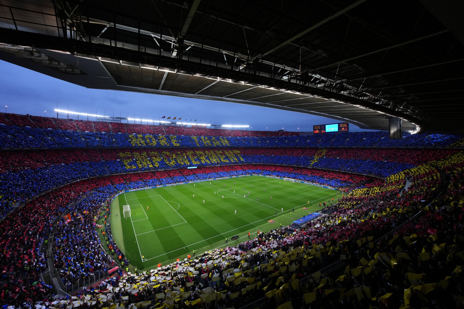 Qual foi o maior público no Camp Nou?