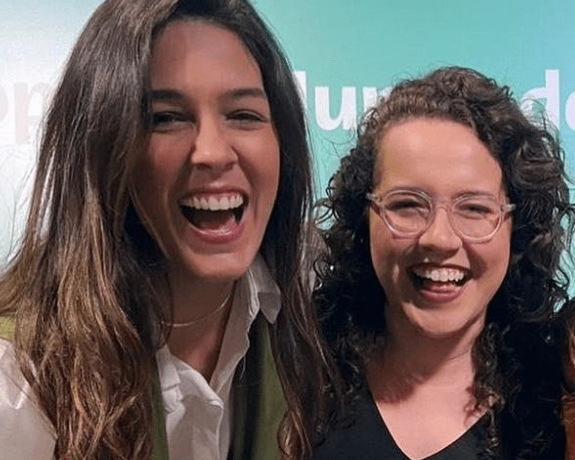 Renata Silveira se torna primeira mulher a narrar um jogo de Copa