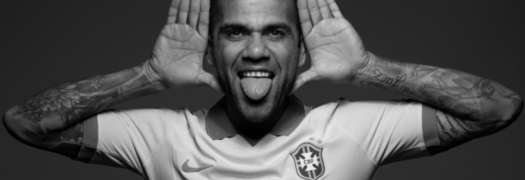 Acusado de agressão sexual, Dani Alves levanta debate sobre cultura machista do futebol