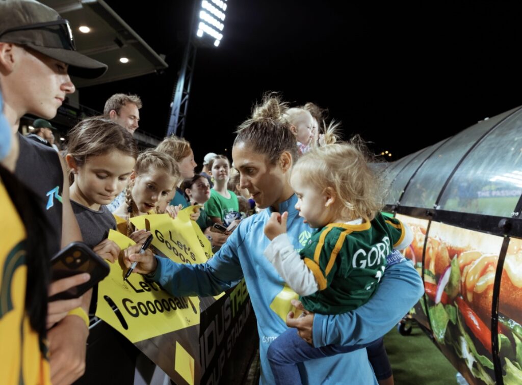Katrina Gorry, da Austrália, vive momentos especiais da Copa do Mundo com sua filha; Majri viu sua bebê completar um ano no Mundial.