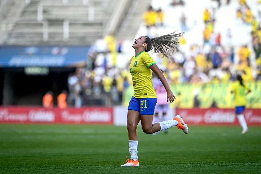 Premiação recorde do Paulista mostra que futebol feminino pode ser rentável  - Dibradoras